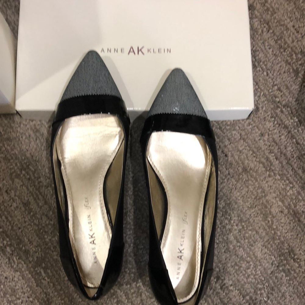 Adorable kitty heel shoes